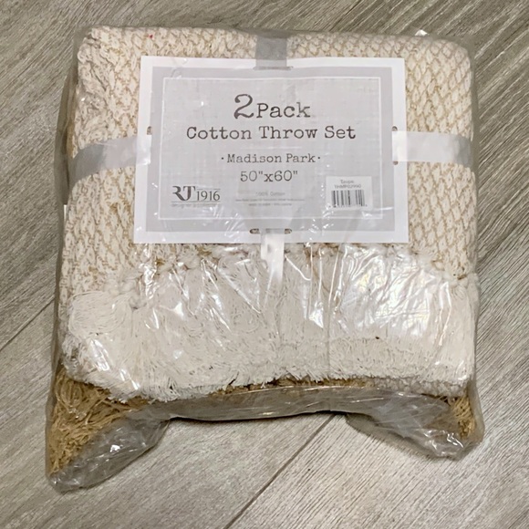 NWT ECO Madison Park Cotton Fringe Throw - Set of Two - Picture 2 of 3